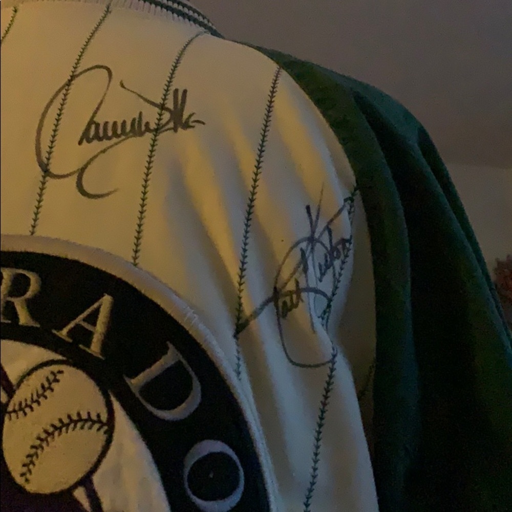 Colorado Rockies signed jacket - zipper error - Picture 4 of 6